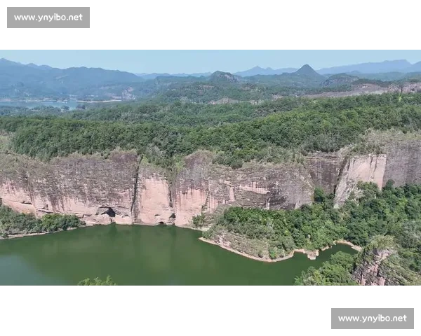 5000 跑者逐梦泰宁:丹霞赛道上的速度与诗意 5000 跑者逐梦泰宁:丹霞赛道上的速度与诗意